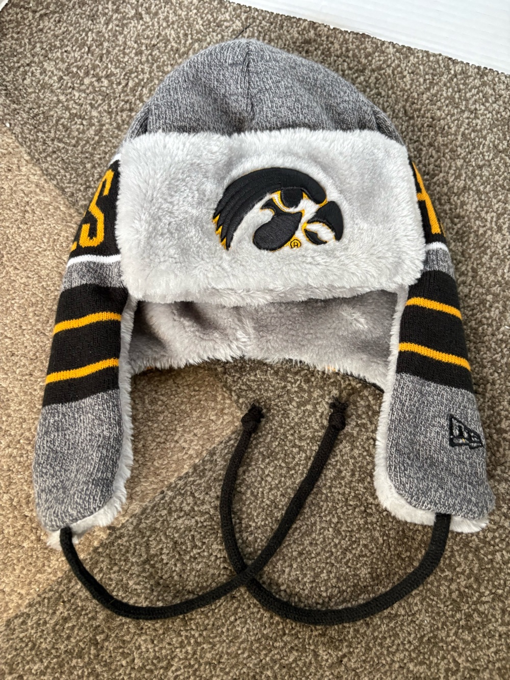 NWOT Iowa Hawkeyes New Era trapper hat features grey knit fabric plush lining